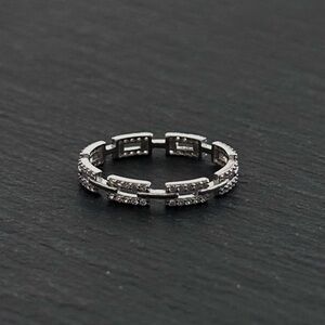 925 SILVER CHAIN RING WITH CUBIC ZIRCONIAS IN SILVER